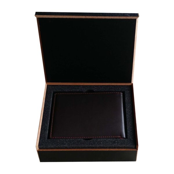 TheYaYaCafe Gifts for Mom for Father President Best Papa Ever Men's Leather Wallet - Black